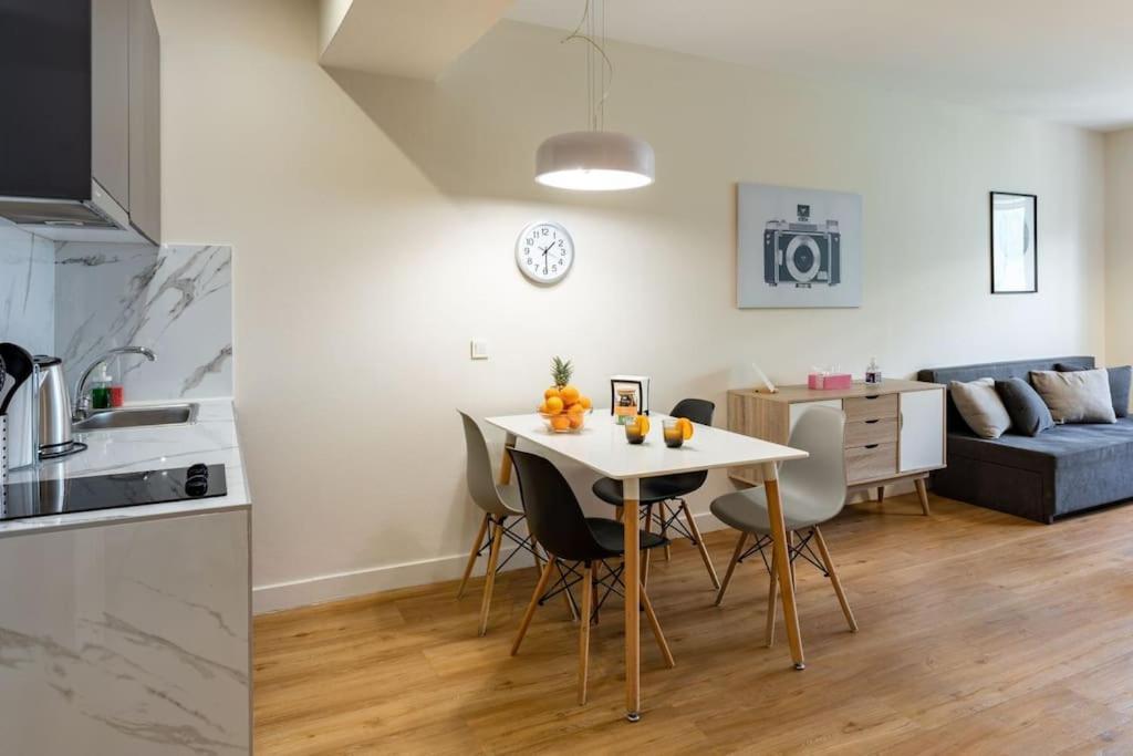 Large Comfy, Modern Studio 5 Min To Acropolis Atenas Exterior foto