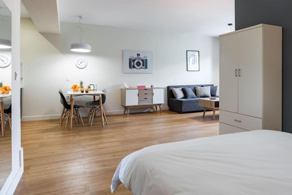 Large Comfy, Modern Studio 5 Min To Acropolis Atenas Exterior foto