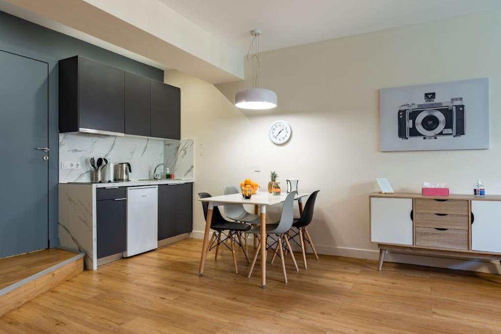 Large Comfy, Modern Studio 5 Min To Acropolis Atenas Exterior foto
