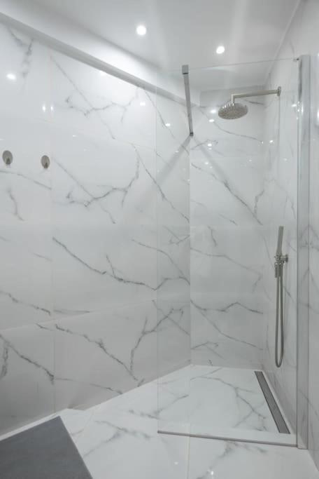 Large Comfy, Modern Studio 5 Min To Acropolis Atenas Exterior foto
