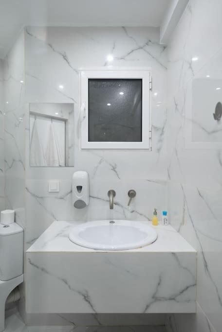 Large Comfy, Modern Studio 5 Min To Acropolis Atenas Exterior foto
